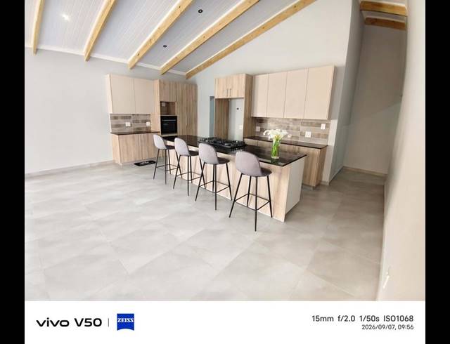 3 BEDROOM TOWNHOUSE FOR SALE IN ISLAND VIEW